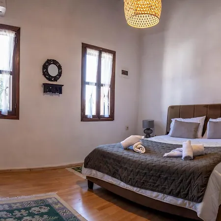 George&michael Traditional House Apartman Rhodes City