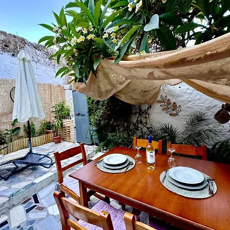 Апартаменти George&michael Traditional House *